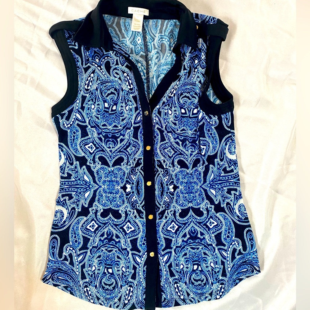 Sleeveless, buttoned, collared top made by Cache